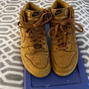 Nike camel colored sneakers